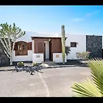 Helen Playa Blanca (Lanzarote)